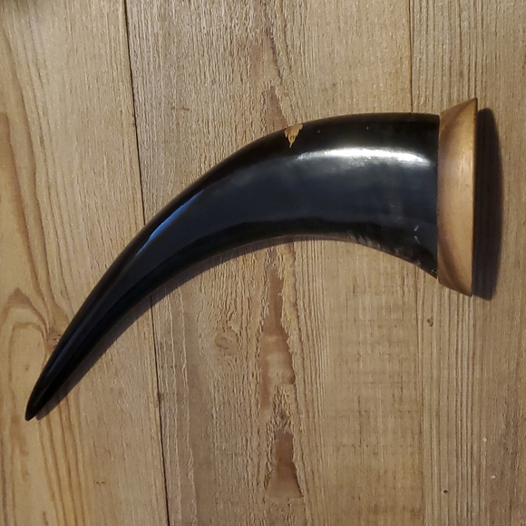 Hand Carved Buffalo Horn, Wolf 15" - Picture 3 of 7